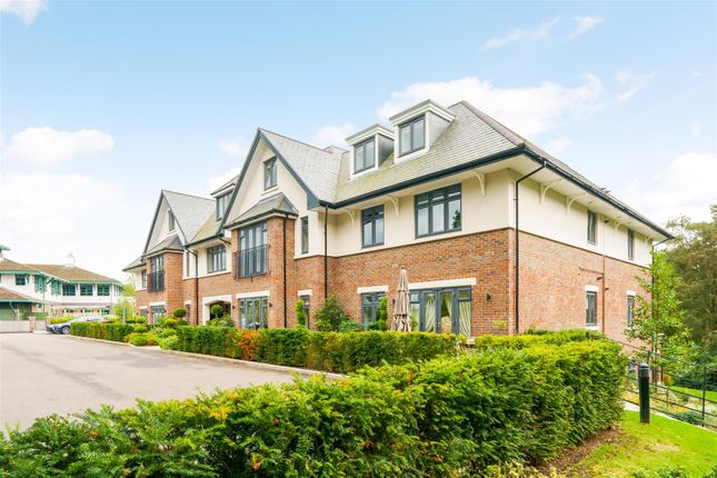 Golf Drive, Camberley GU15 2 bed apartment for sale