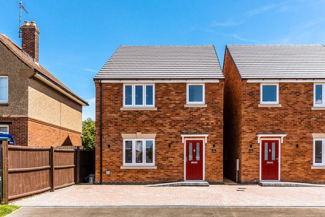 The Hedges, Rushden NN10 3 bed detached house for sale
