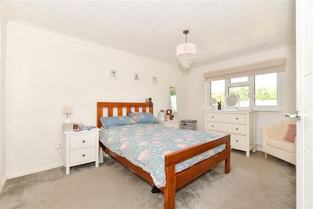 Griggs Meadow, Dunsfold, Godalming... 3 bed semi