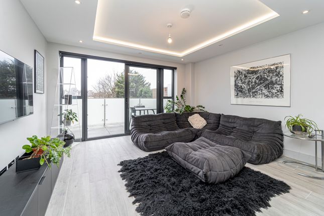 Tottenham Lane, Crouch End N8 2 bed apartment for sale