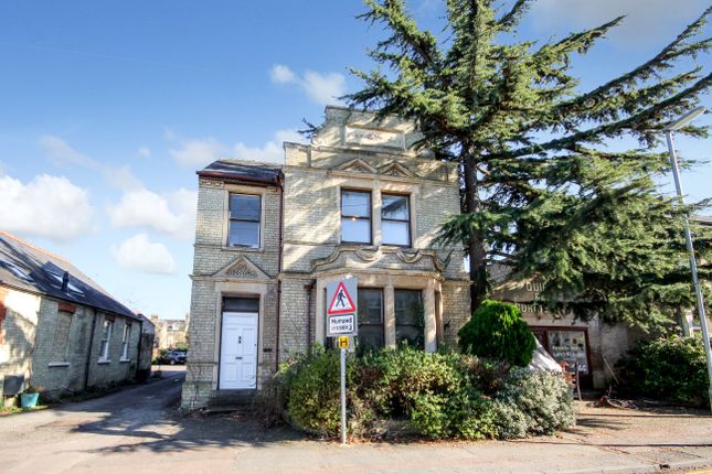 5 bedroom link detached house for sale