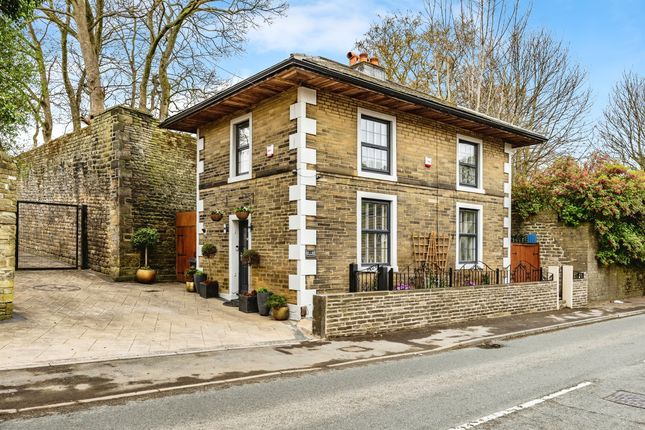 2 bed detached house