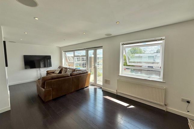 Hutton Road, Shenfield, Brentwood 2 bed apartment for sale