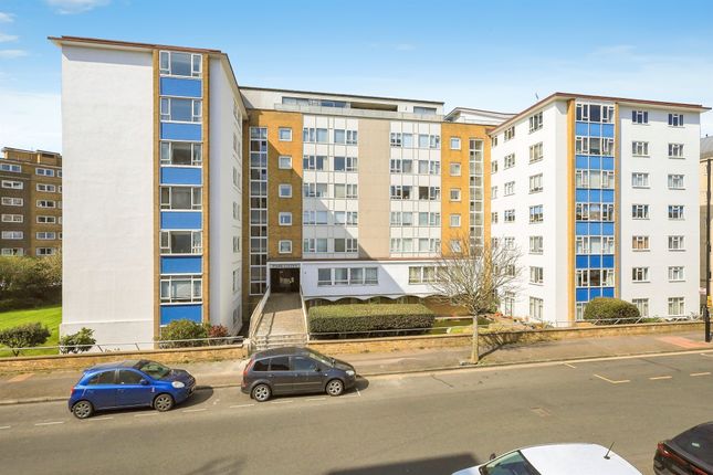 3 bed flat
