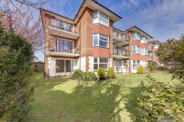 Westmead Gardens, Worthing BN11 2 bed flat for sale