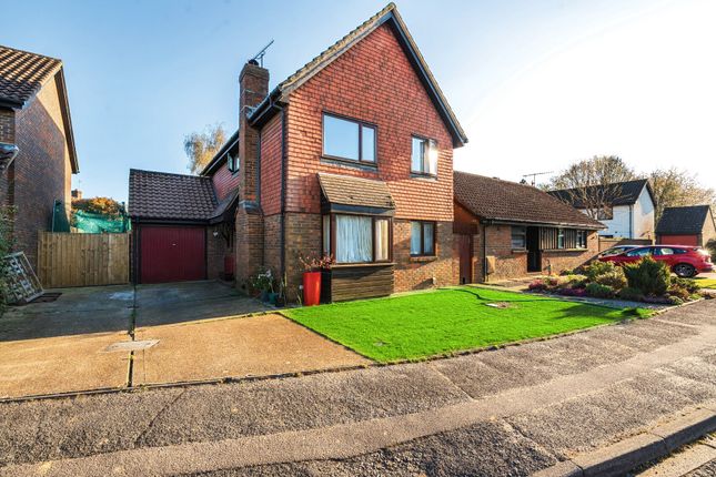 Harvestside, Surrey RH6 4 bed detached house for sale