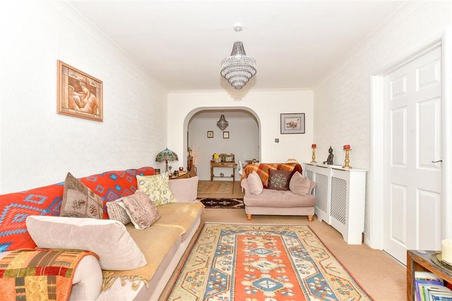 Chaucer Avenue, Rustington, West Sussex 2 bed semi