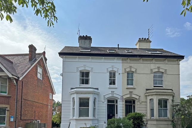 Hatchlands Road, Redhill 2 bed flat for sale