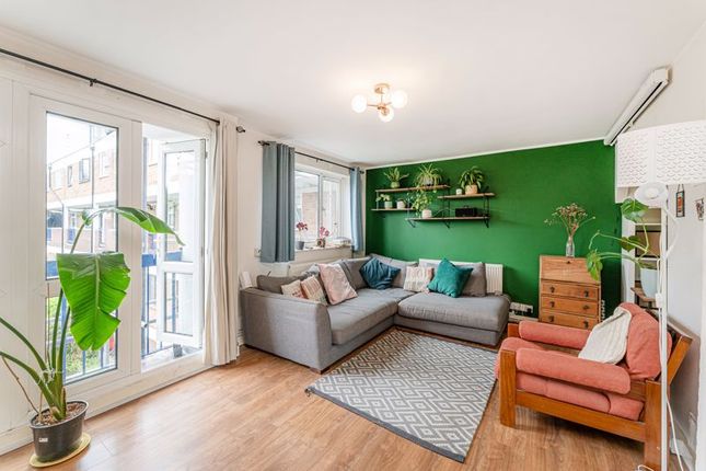 Ashbourne Court, Daubeney Road E5 3 bed maisonette for sale
