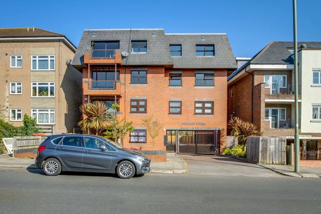 80 Station Road, New Barnet, EN5 2 bed apartment for sale