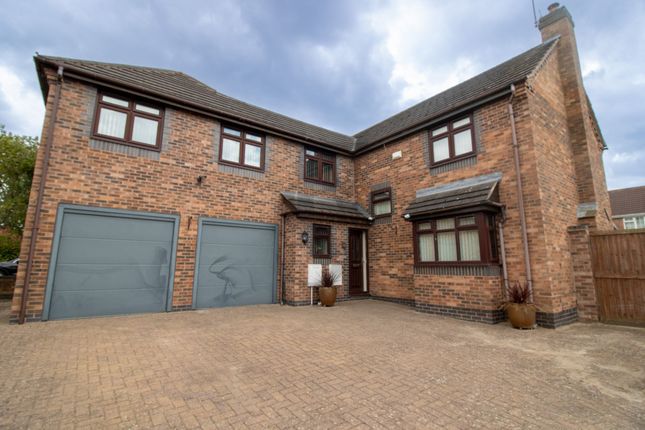 5 bed detached house