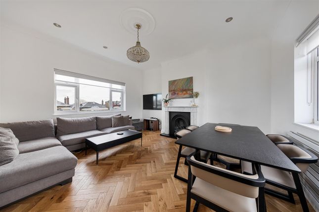 3 bedroom flat for sale