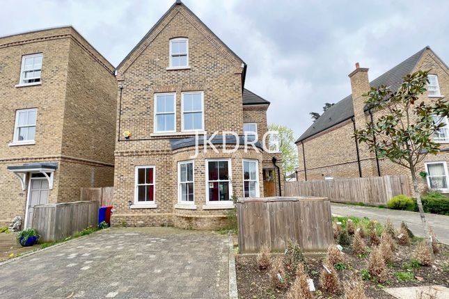 5 bed detached house