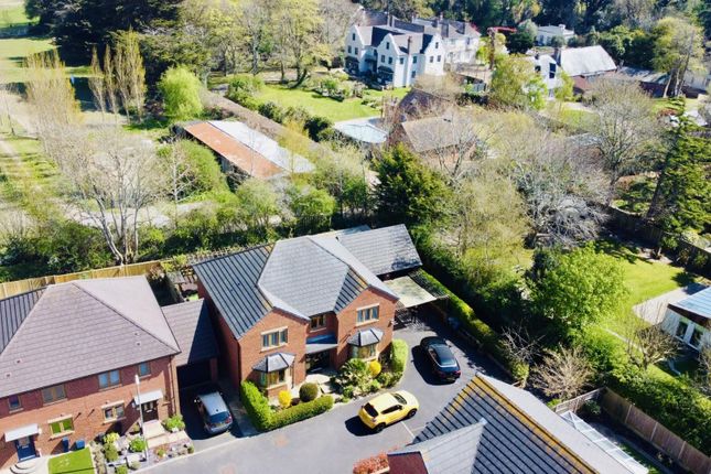 5 bed detached house