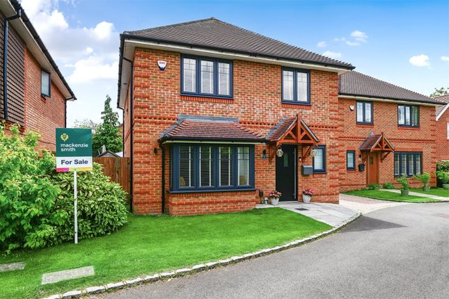 Townsend Close, Guildford GU12 4 bed detached house for sale