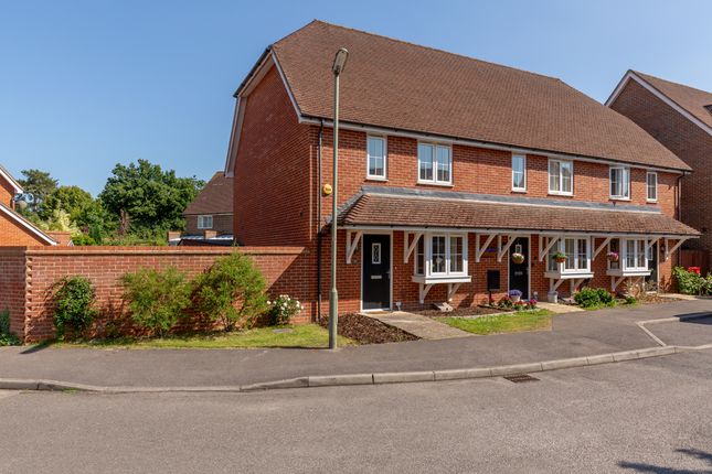 Newman Road, Horley, Surrey, RH6 3 bed end of terrace house for sale