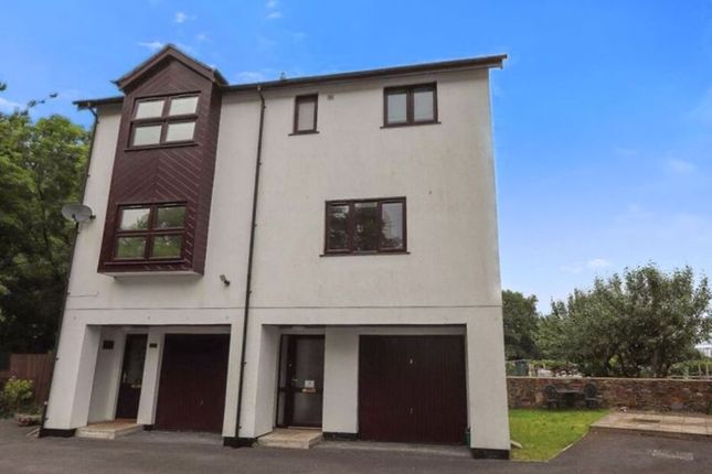 2 bedroom town house for sale