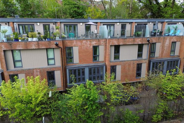3 bedroom town house for sale