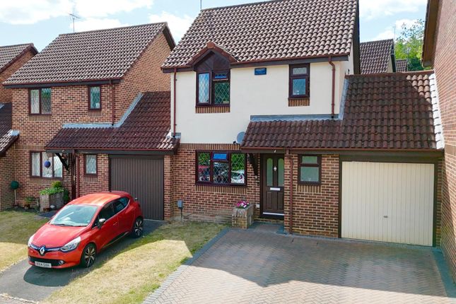 Membury Close, Camberley GU16 3 bed link detached house for sale