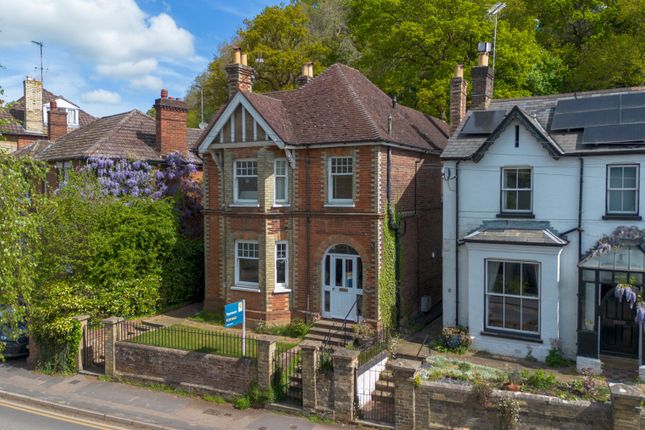 Charterhouse Road, Surrey GU7 3 bed detached house for sale