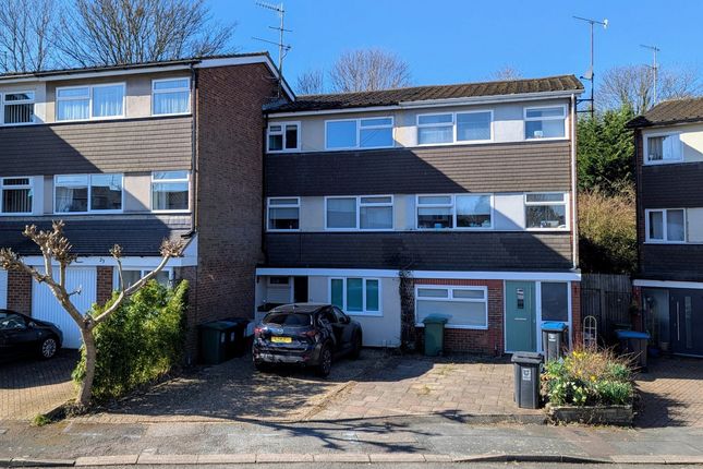 Standring Rise, Boxmoor, HP3 3 bed terraced house for sale
