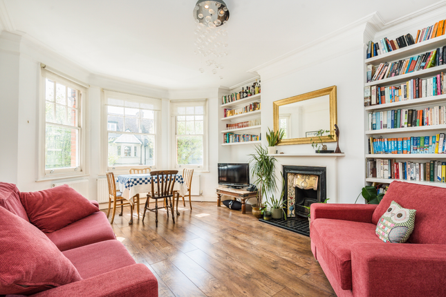 Brondesbury Park, London, NW2 3 bed flat for sale