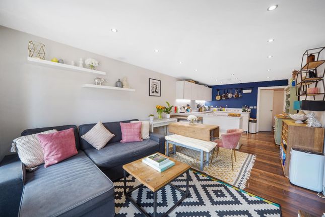 Queens Road, Peckham, London, SE15 2 bed flat for sale