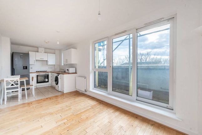 Cameron Crescent, Edgware, HA8 2 bed flat for sale