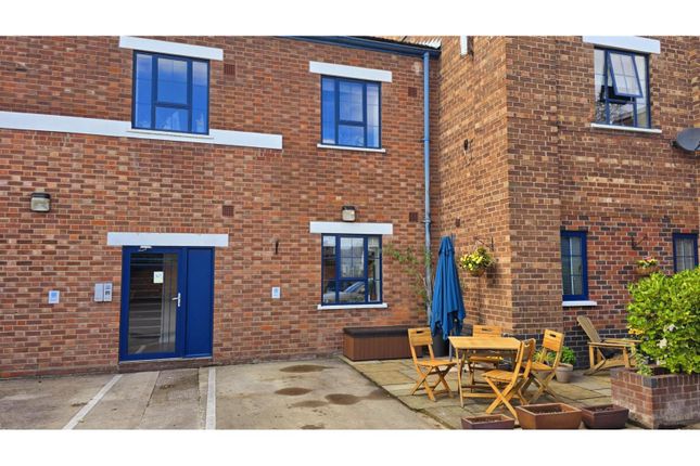 2 bed flat