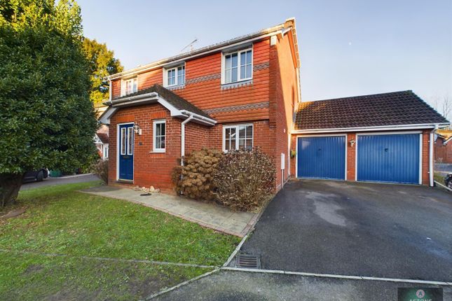 Pagewood Close, Crawley RH10 4 bed detached house for sale