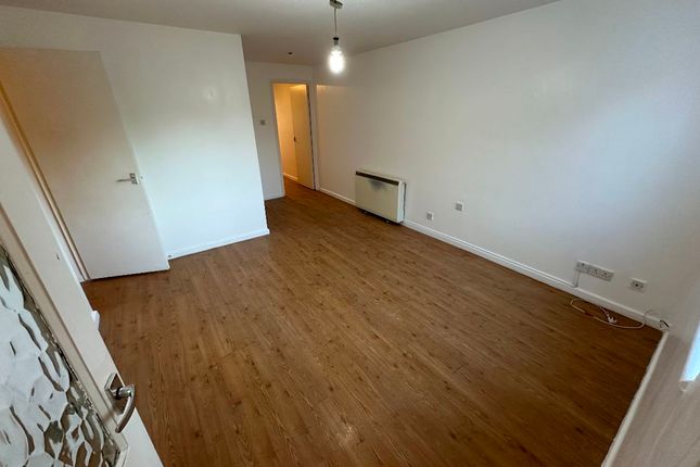 Nicholas Close, Greenford UB6 1 bed apartment for sale