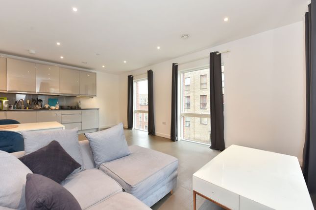 3 bedroom flat for sale