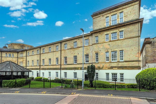 Tuke Grove, Wakefield WF1 2 bed ground floor flat for sale