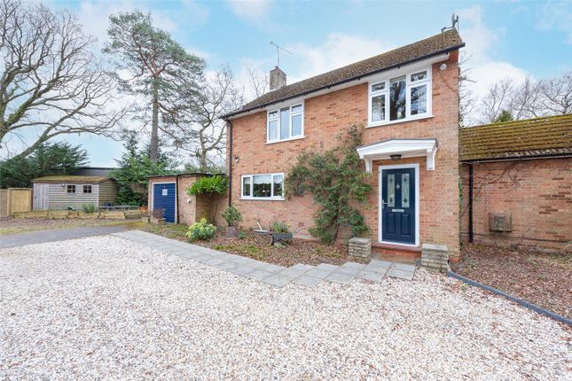 3 bed link-detached house
