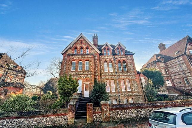 3 bedroom flat for sale