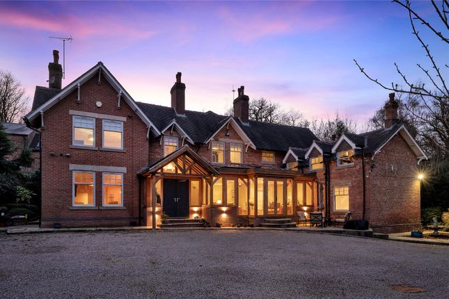 6 bed detached house