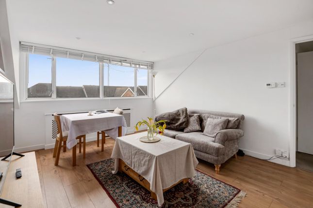 Claremont Road, Cricklewood, London 2 bed flat for sale