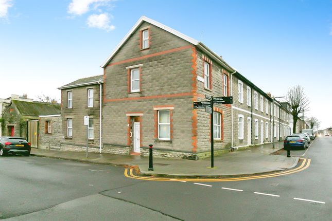 4 bedroom end of terrace house for sale