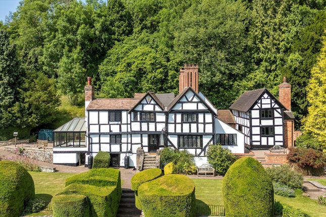 4 bed detached house