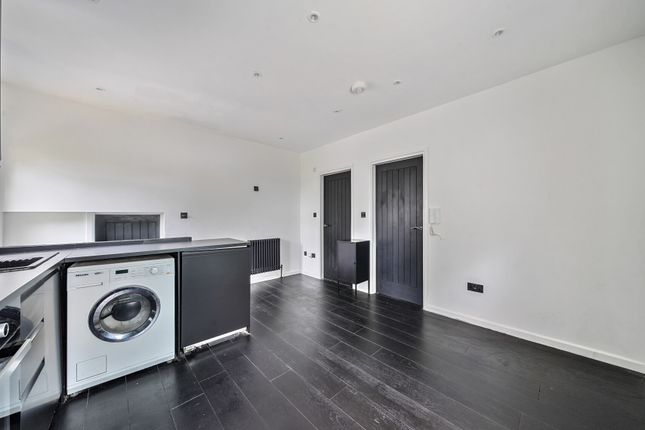Grovehill Road, Surrey RH1 1 bed apartment for sale