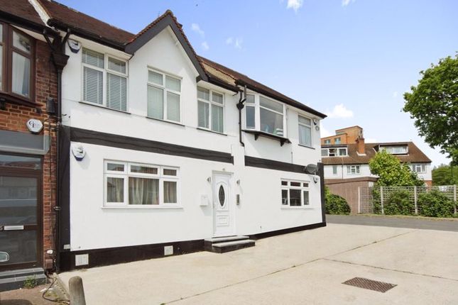 Greenford Road, Greenford 2 bed apartment for sale