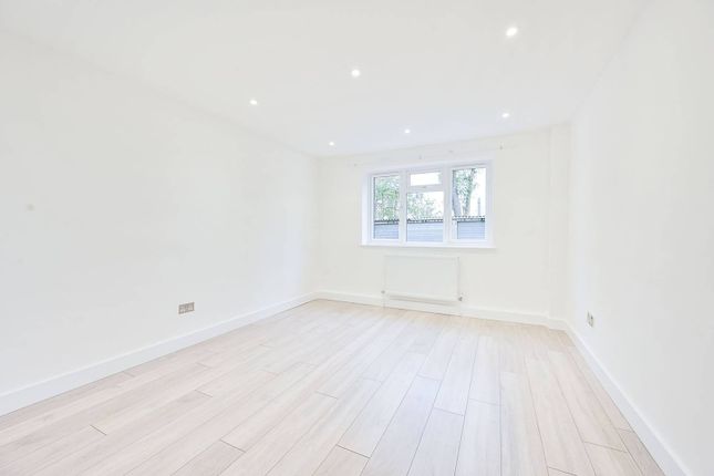 Lynton Road, Acton, London, W3 2 bed flat for sale