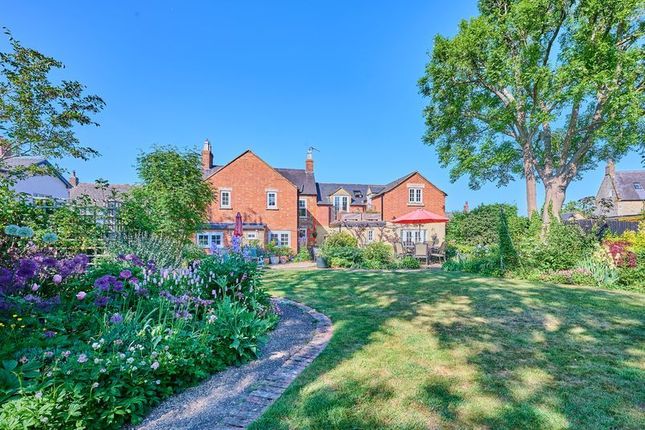 High Street, Towcester NN12 6 bed detached house for sale