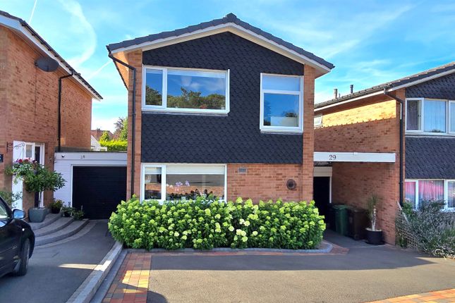 3 bed link detached house