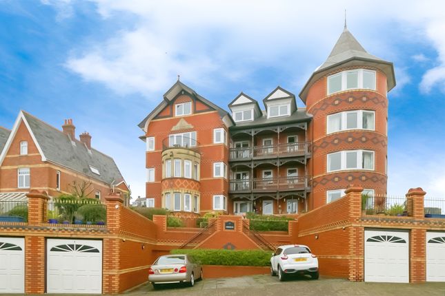 3 bedroom flat for sale