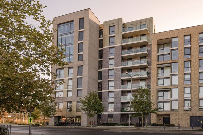 Queenshurst Square, Kingston upon... 2 bed apartment for sale