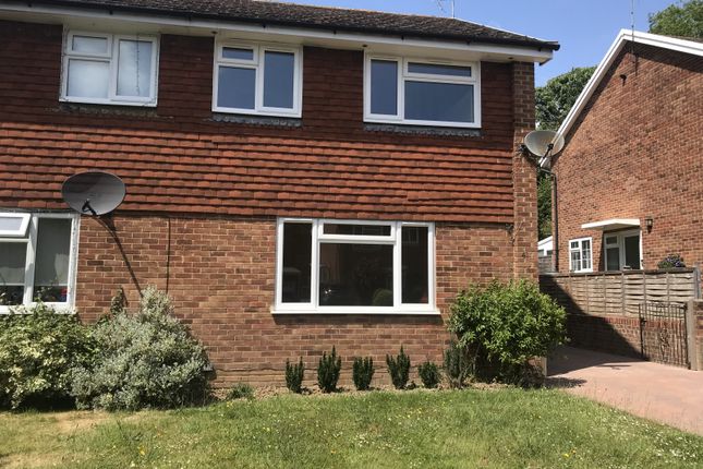 41 Hunters Way, TN22 2BB 3 bed semi