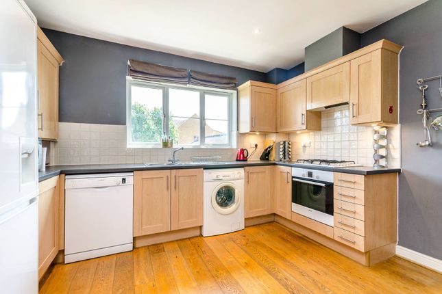 Blakes Road, Peckham, London, SE15 2 bed flat for sale