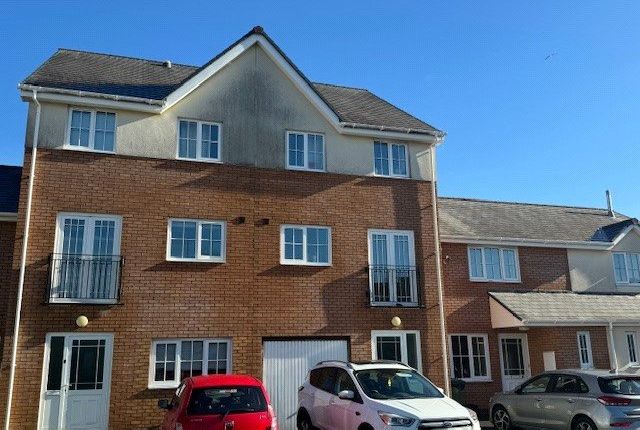 Clos Gerallt, Llanbadarn Fawr... 4 bed terraced house for sale