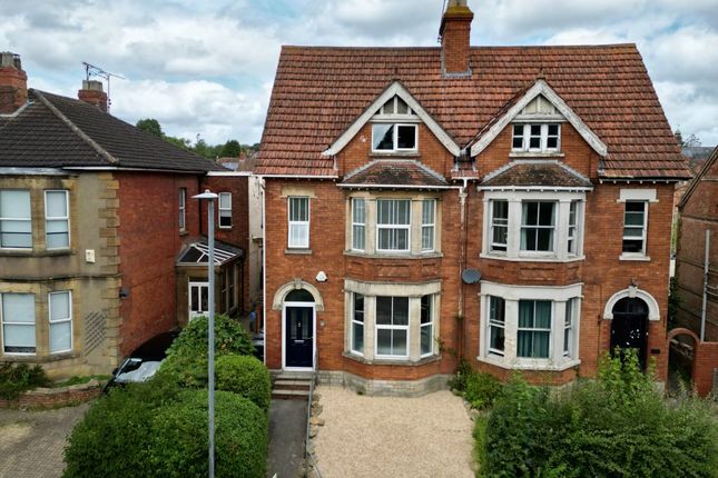 5 bedroom semi-detached house for sale